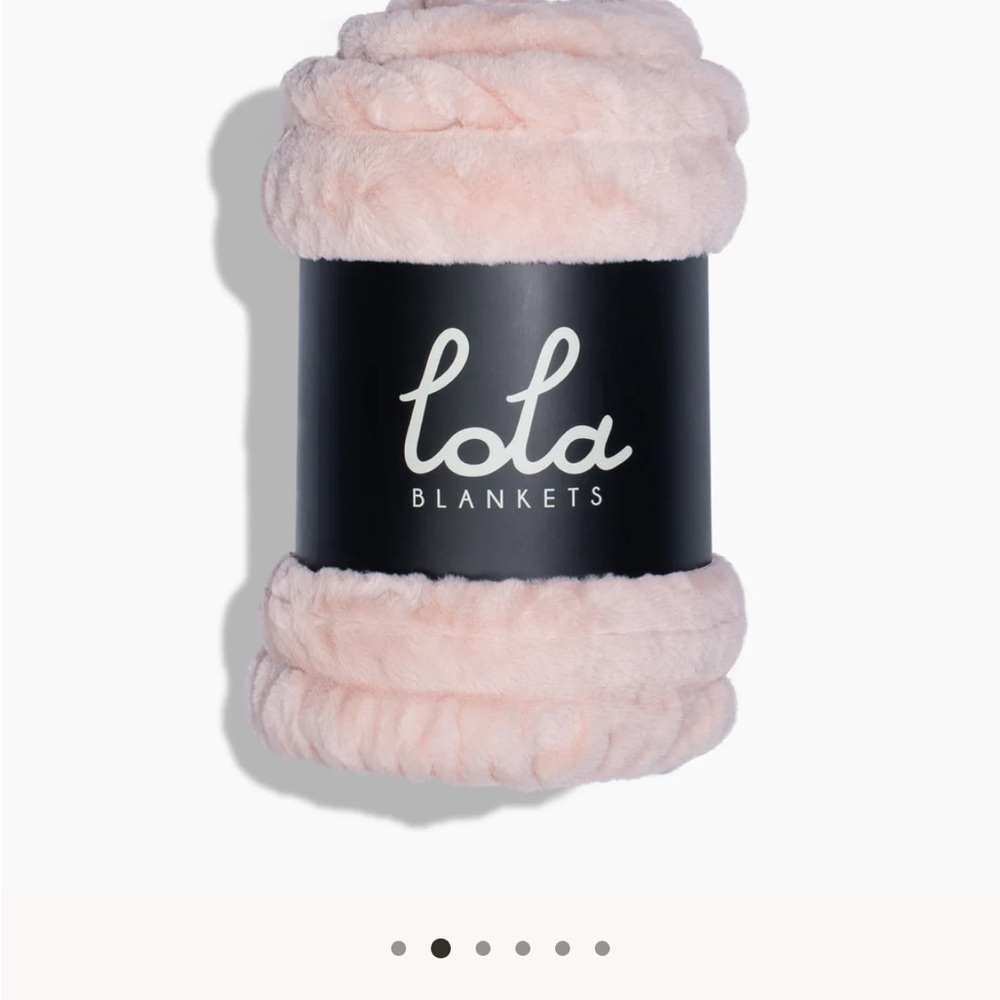 NWT Lola Soft Blush Large Throw